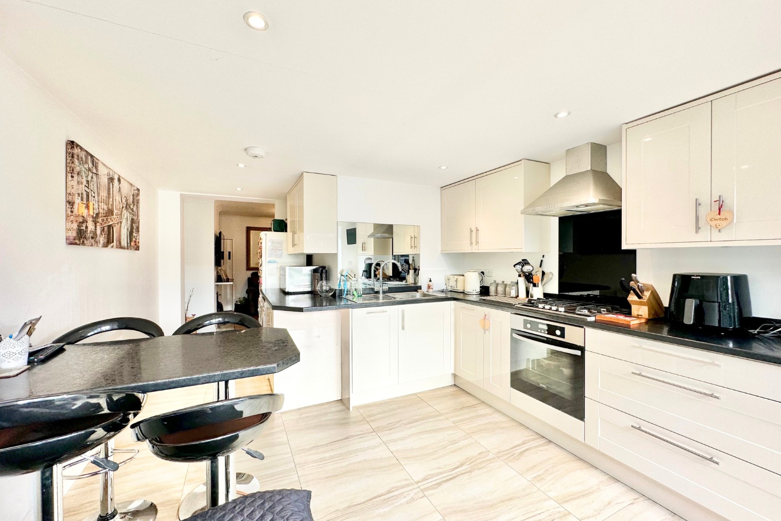 2 bed semi-detached house for sale in Howard Road, Wokingham  - Property Image 3