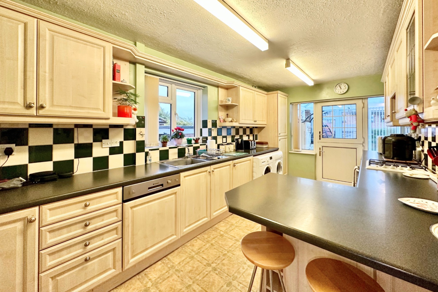 4 bed semi-detached house for sale in Melrose Gardens, Reading  - Property Image 9