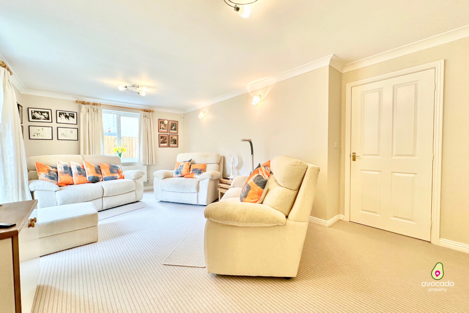 4 bed detached house for sale in Three Mile Cross, Berkshire  - Property Image 8