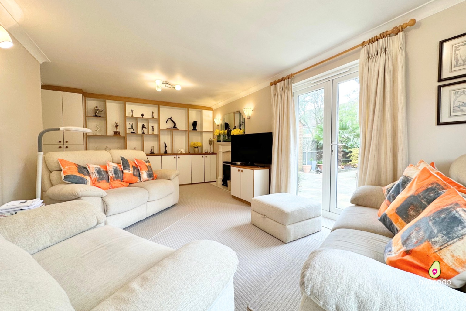 4 bed detached house for sale in Three Mile Cross, Berkshire  - Property Image 9