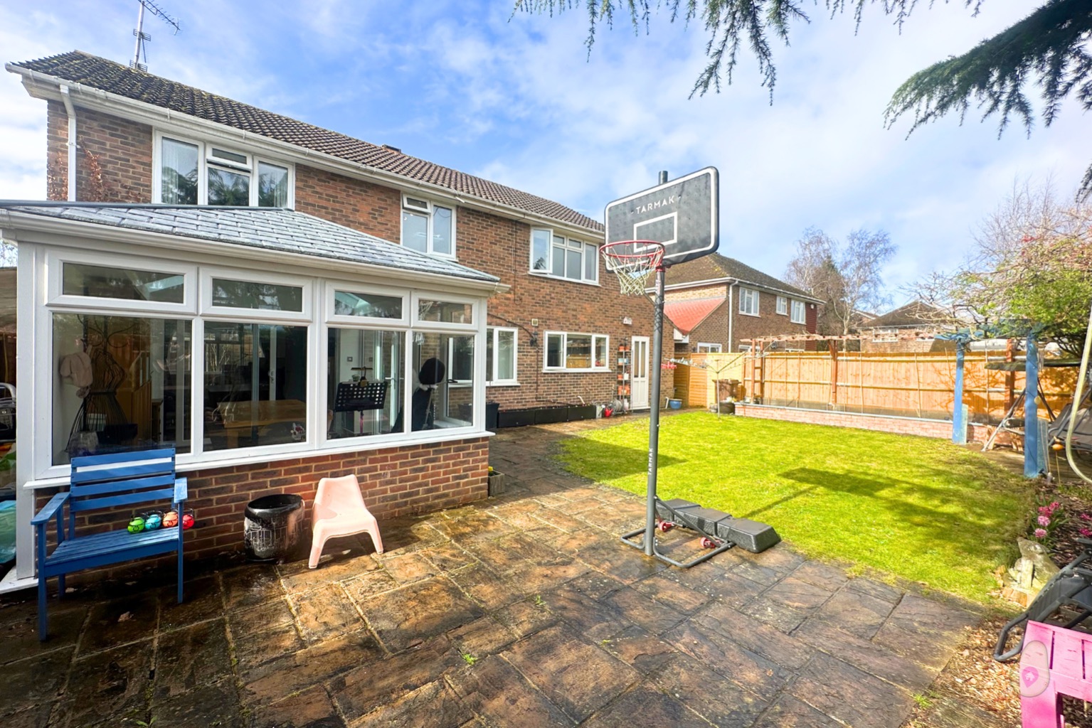 4 bed detached house for sale in Swanmore Close, Reading  - Property Image 23