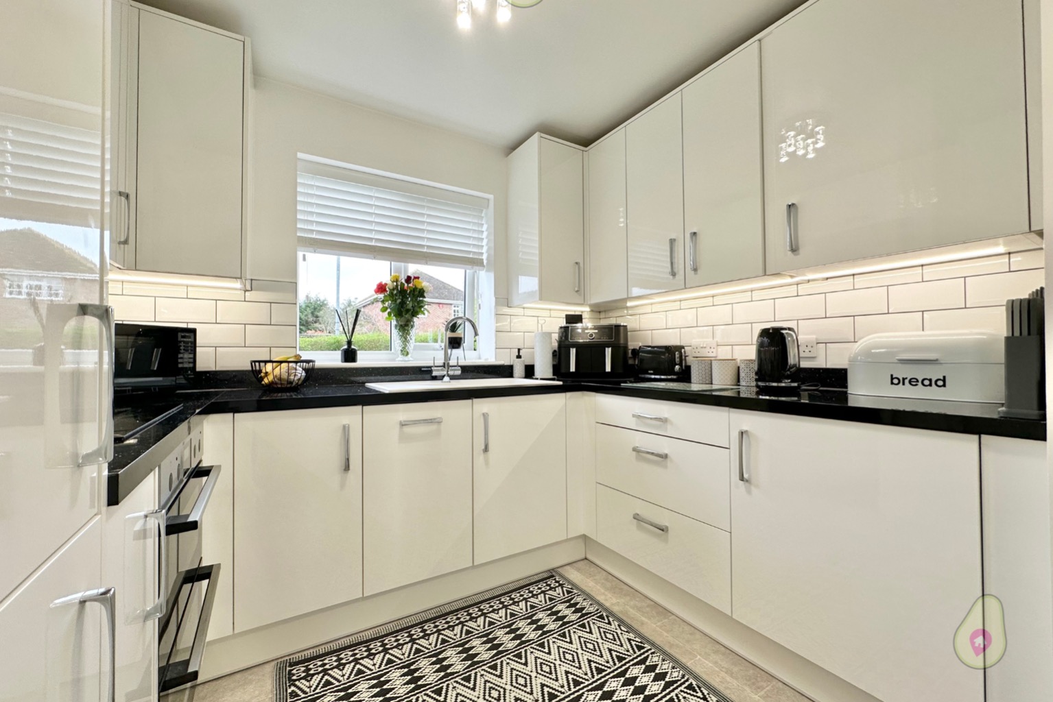 2 bed ground floor maisonette for sale in Wheatfields Road, Reading  - Property Image 2