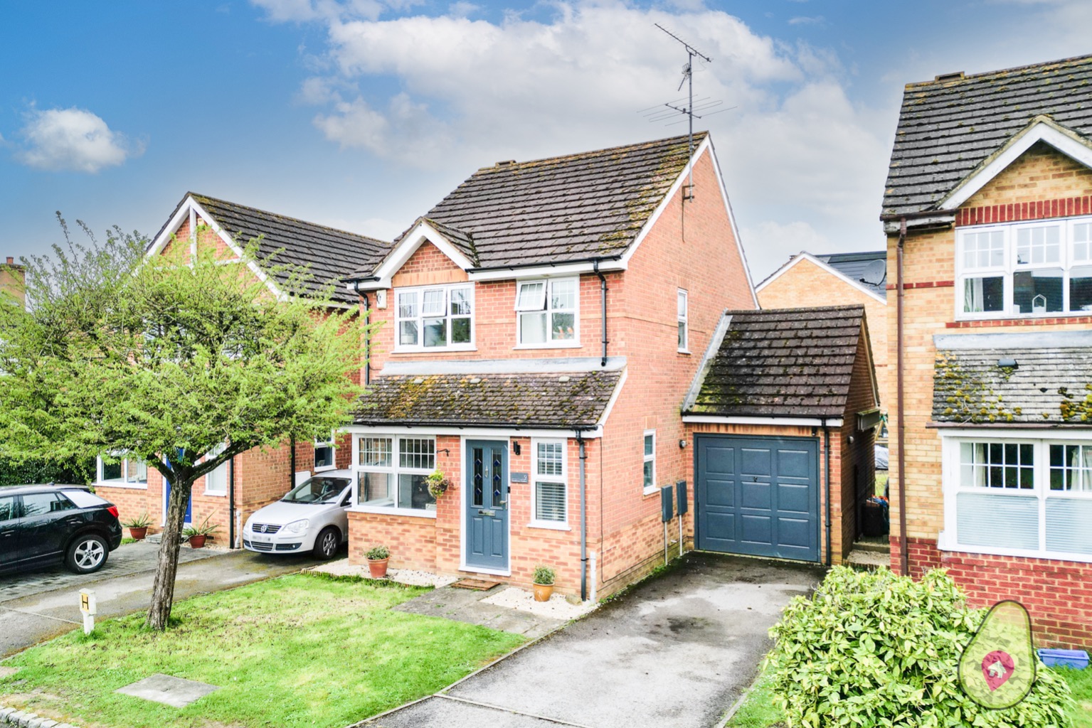 3 bed link detached house for sale in Lansdowne Gardens, Reading  - Property Image 1