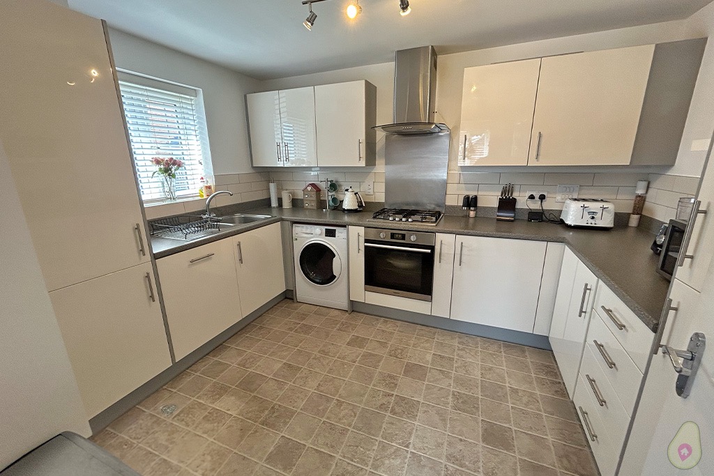 3 bed detached house for sale in Red Kite Way, High Wycombe  - Property Image 3