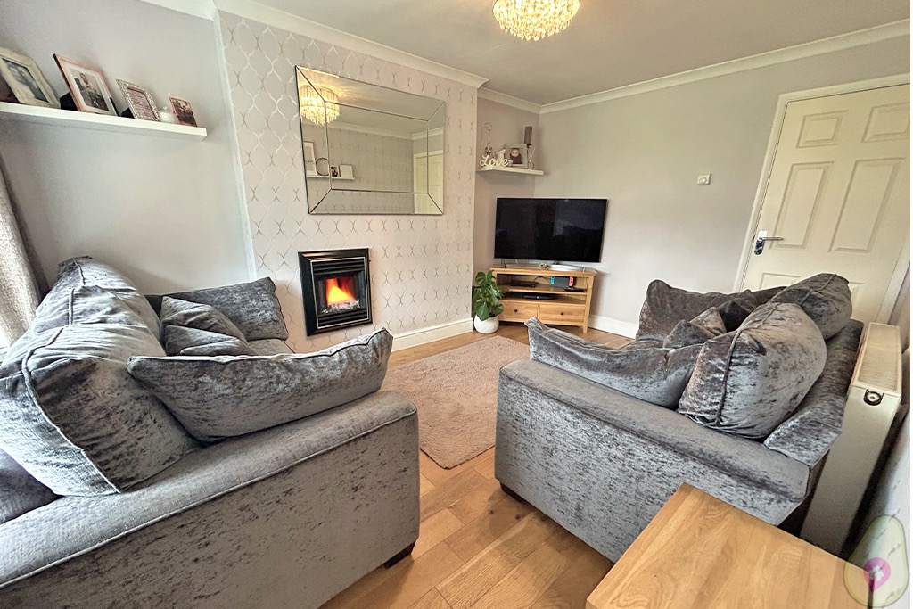 2 bed bungalow for sale in Brackley Road  - Property Image 3