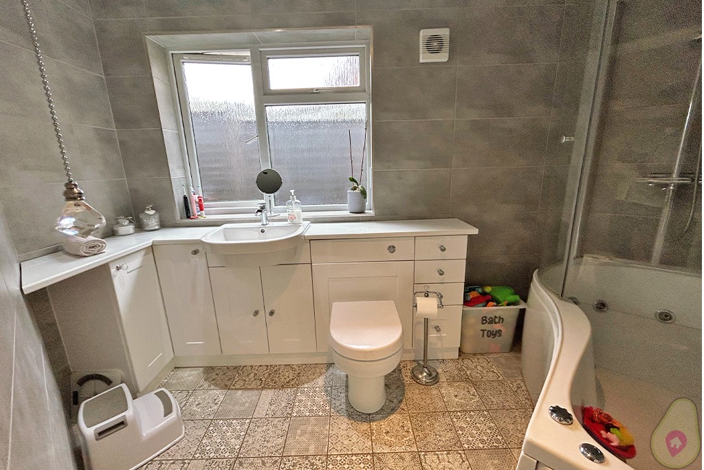 2 bed bungalow for sale in Brackley Road  - Property Image 8