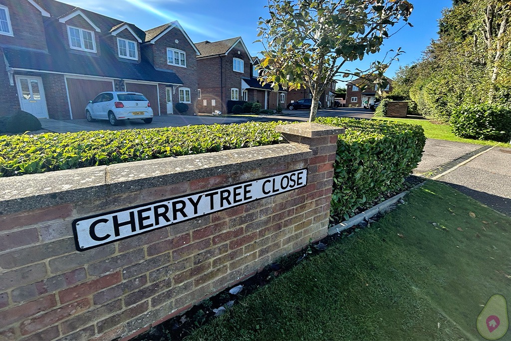 2 bed semi-detached house for sale in Cherrytree Close, High Wycombe  - Property Image 10