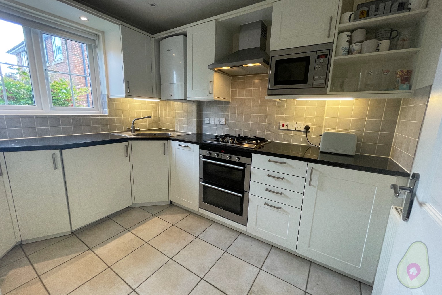 2 bed semi-detached house for sale in Cherrytree Close, High Wycombe  - Property Image 3