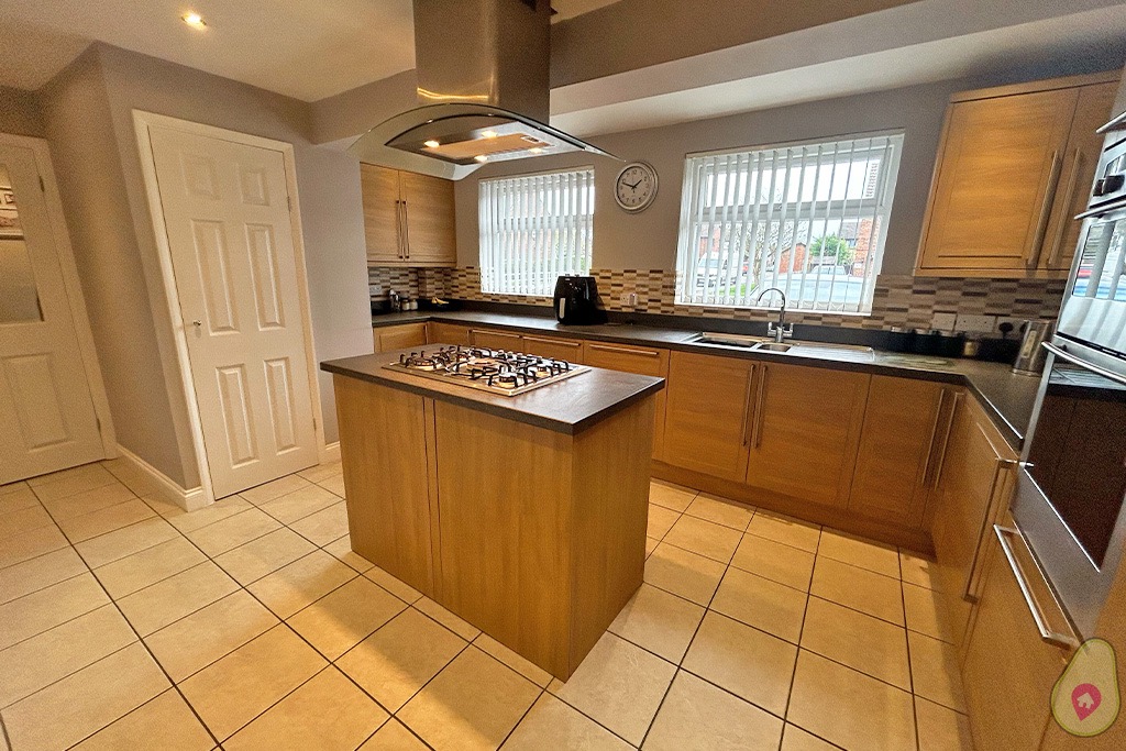 5 bed semi-detached house for sale  - Property Image 4