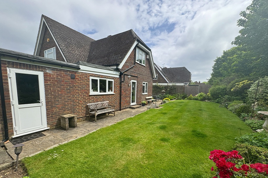 4 bed detached house for sale in The Garth, Buckinghamshire  - Property Image 9
