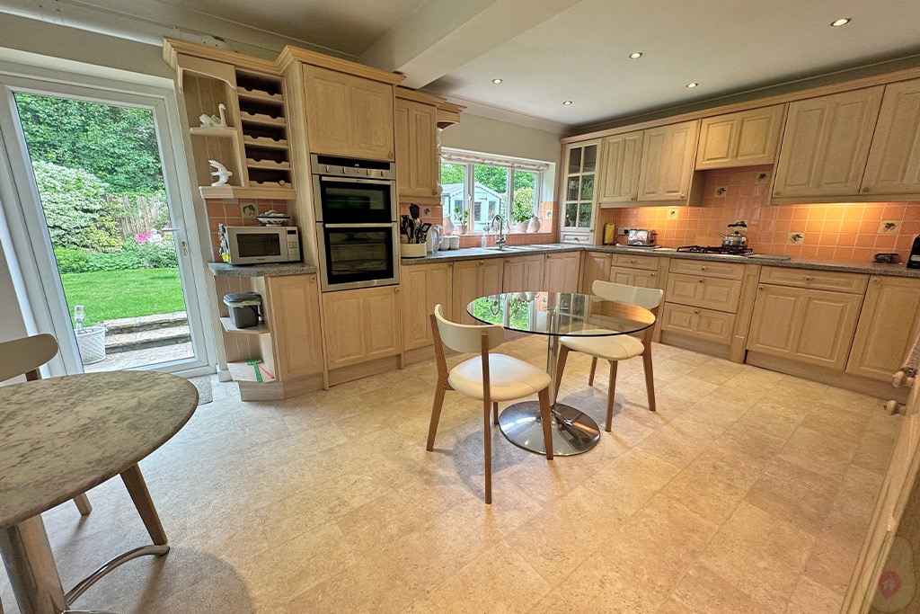 4 bed detached house for sale in The Garth, Buckinghamshire  - Property Image 5