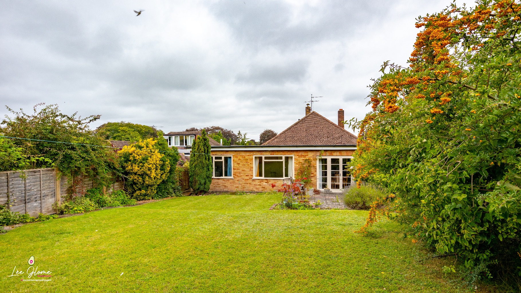 4 bed detached bungalow for sale in Dowlans Road, Leatherhead  - Property Image 14
