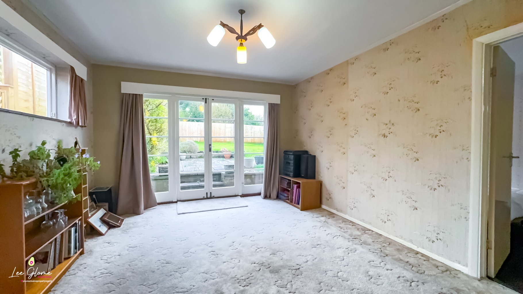 4 bed detached bungalow for sale in Dowlans Road, Leatherhead  - Property Image 5