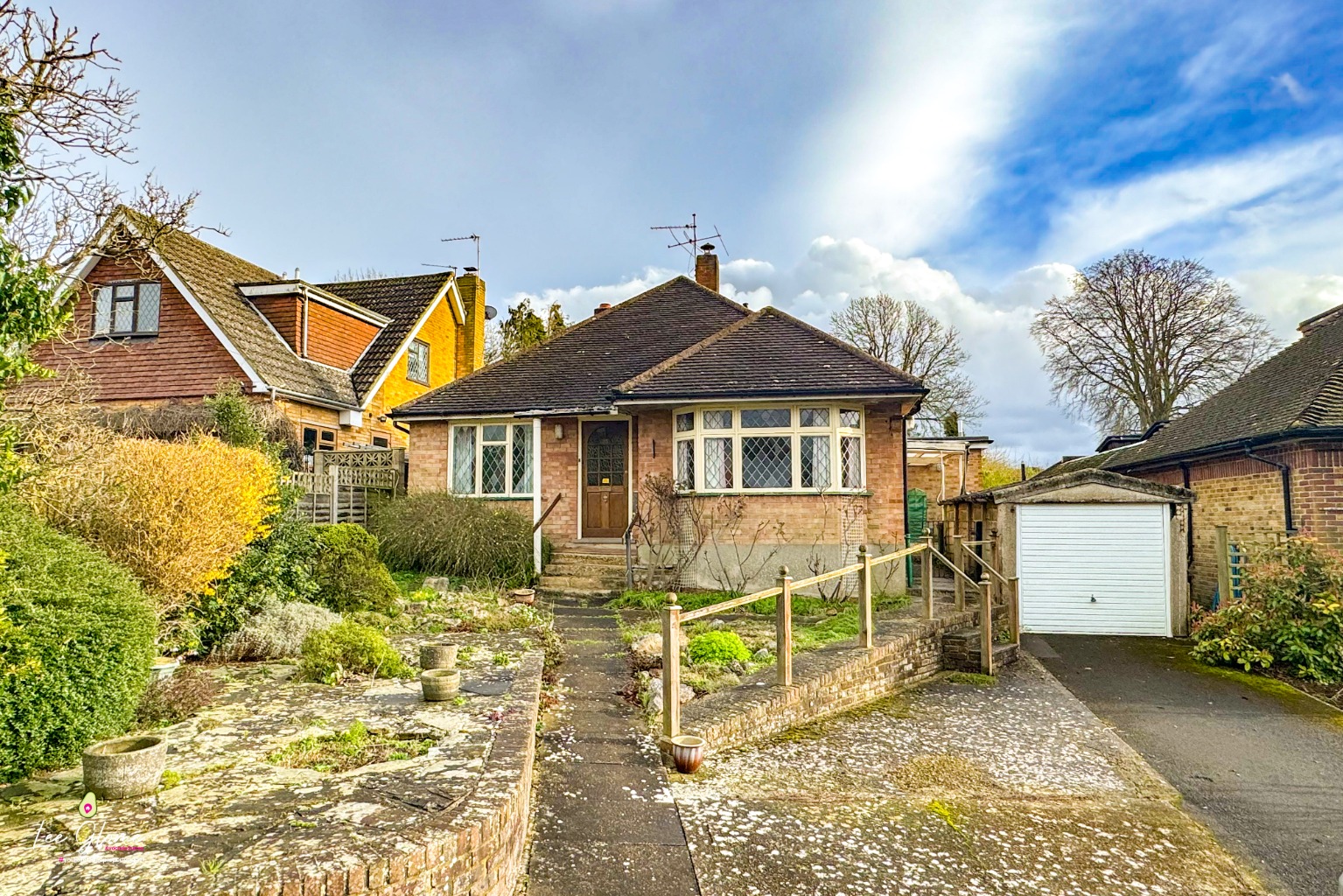 4 bed detached bungalow for sale in Dowlans Road, Leatherhead - Property Image 1