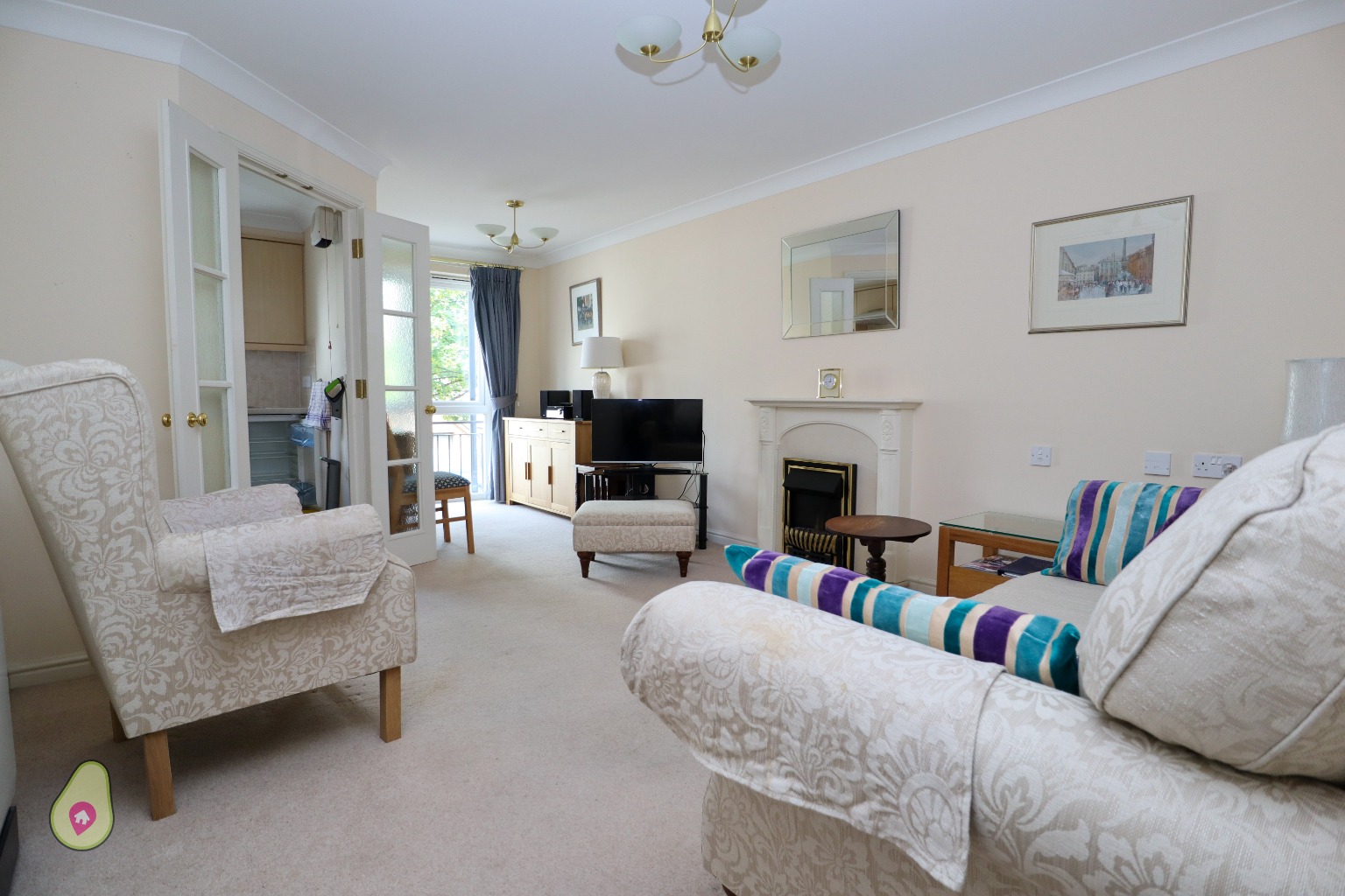 2 bed flat for sale in Windsor Way, Aldershot  - Property Image 2