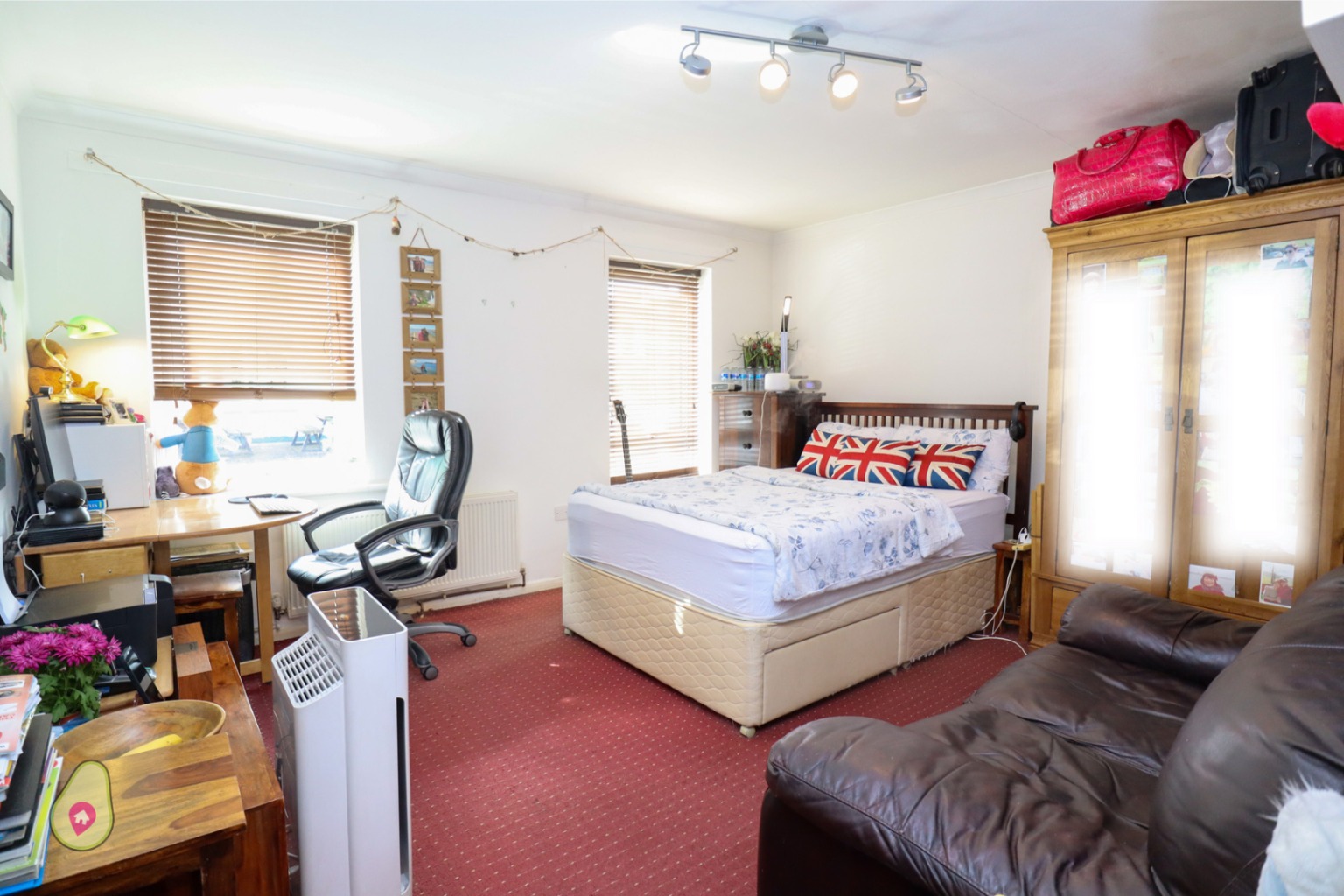 1 bed flat for sale in Kings Road, Guildford  - Property Image 2
