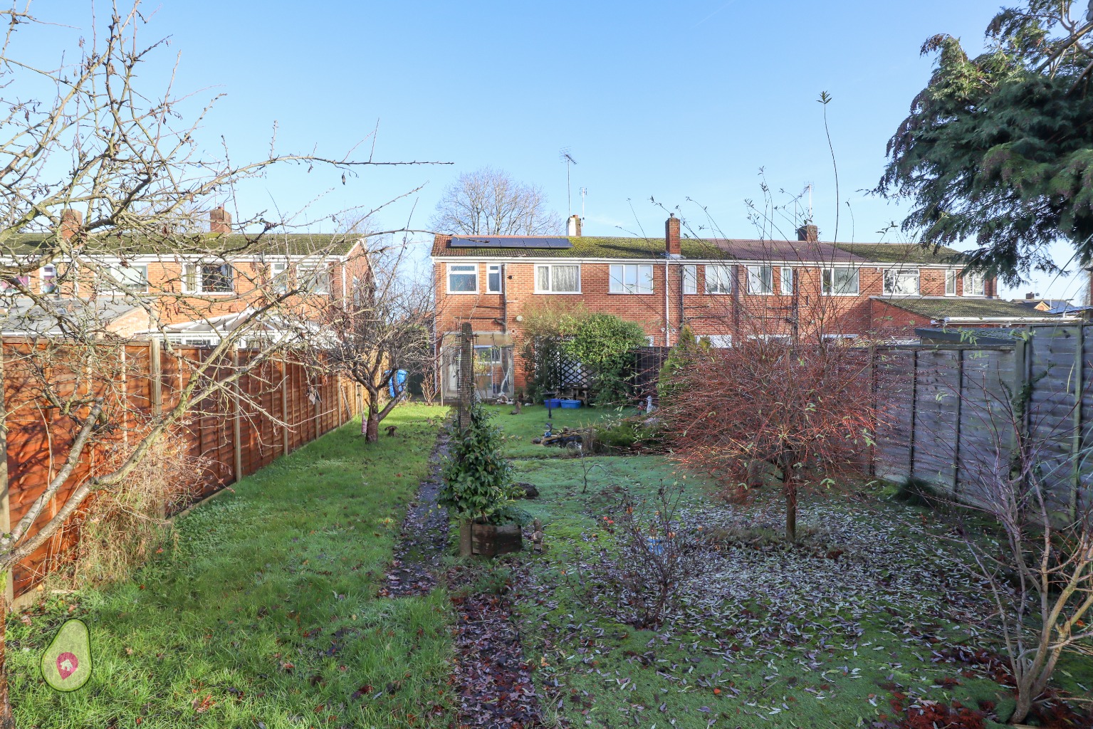 3 bed end of terrace house for sale in Cheyne Way, Farnborough - Property Image 1