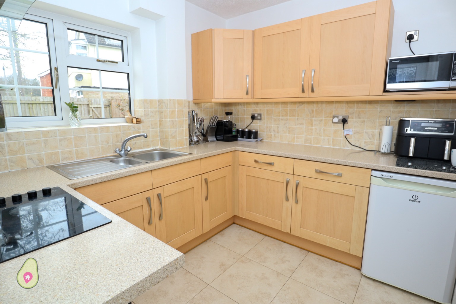 3 bed end of terrace house for sale in Woburn Avenue, Farnborough  - Property Image 6