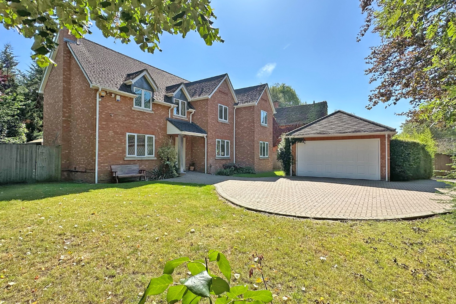 4 bed detached house to rent  - Property Image 1