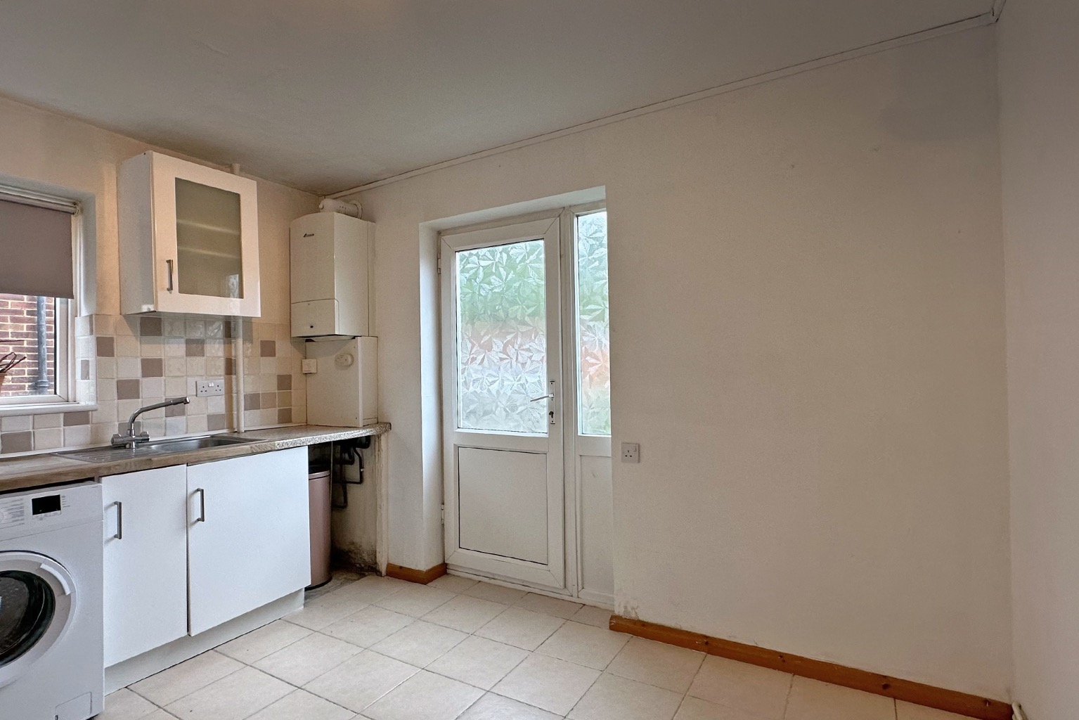 2 bed ground floor maisonette to rent in Ray Mill Road West, Maidenhead  - Property Image 8