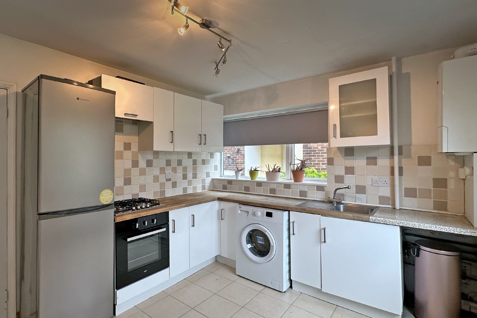 2 bed ground floor maisonette to rent in Ray Mill Road West, Maidenhead  - Property Image 7