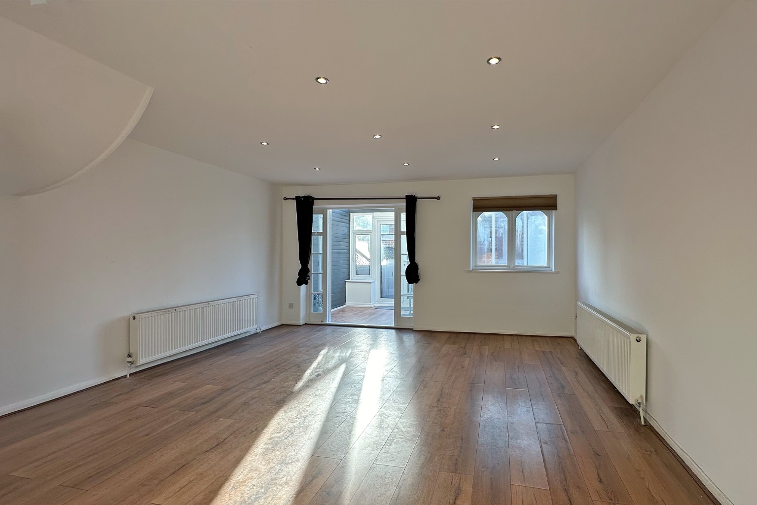 3 bed end of terrace house to rent in Ray Mill Road West, Maidenhead  - Property Image 2