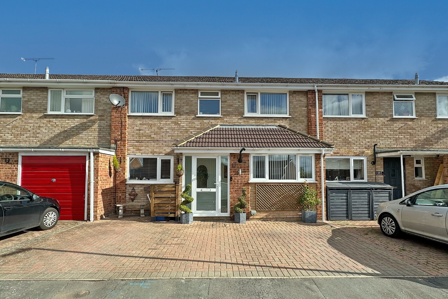 4 bed terraced house for sale in Welby Close, Maidenhead  - Property Image 1