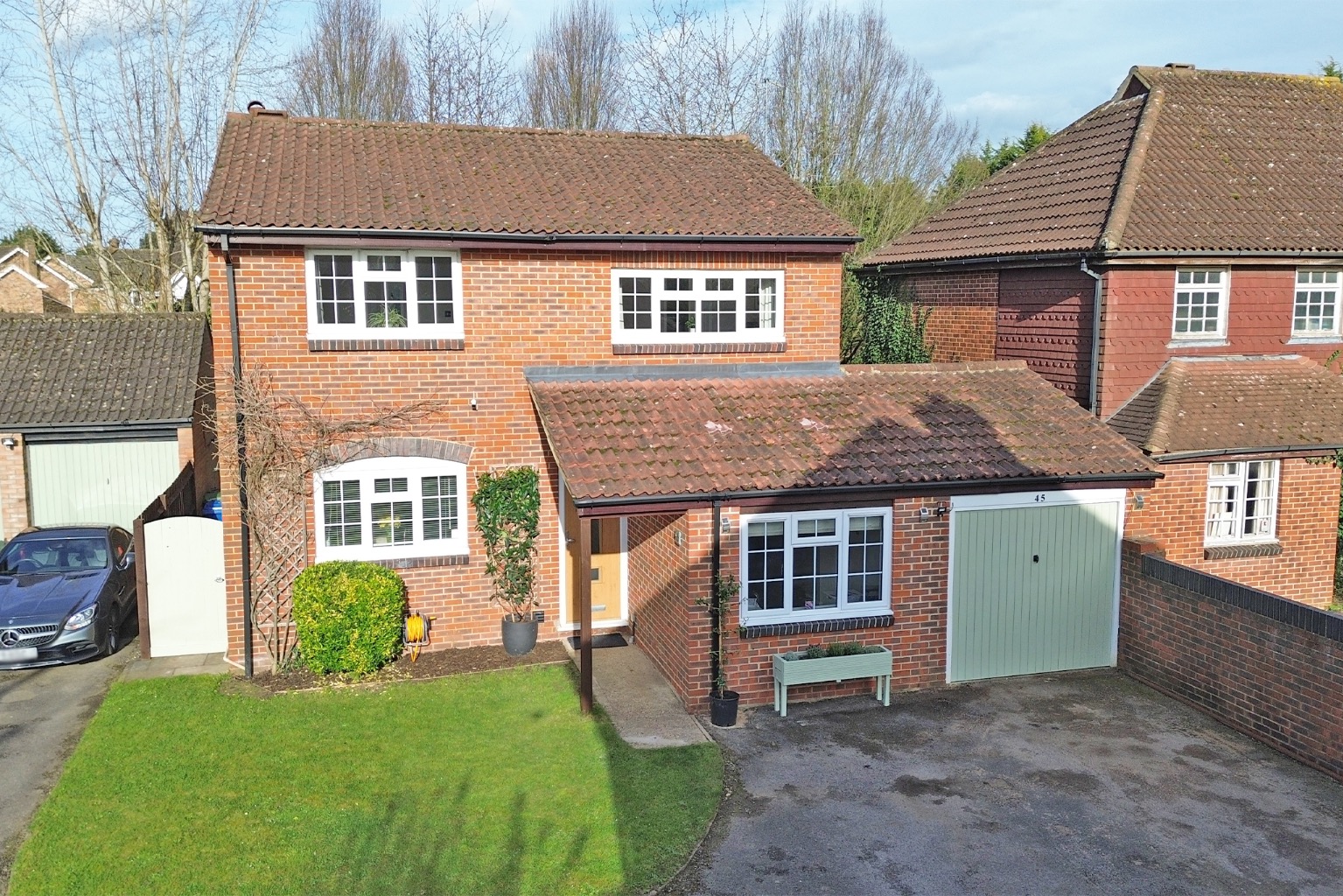 4 bed detached house for sale in Loosen Drive, Maidenhead - Property Image 1