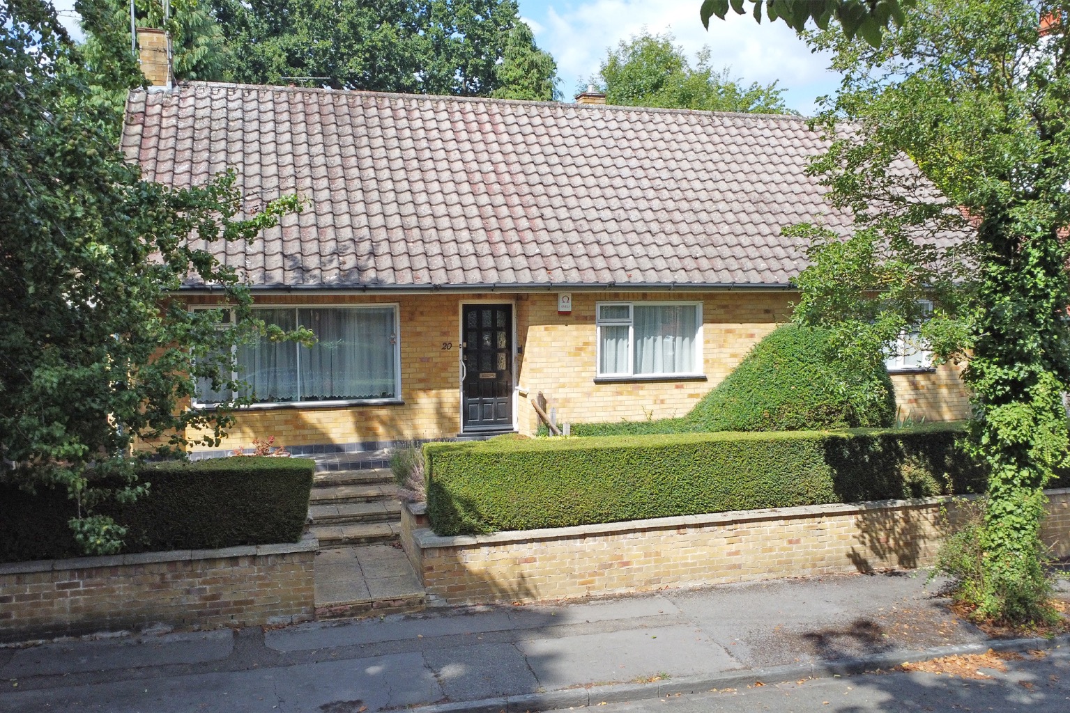 3 bed bungalow to rent in Laburnham Road, Maidenhead  - Property Image 1