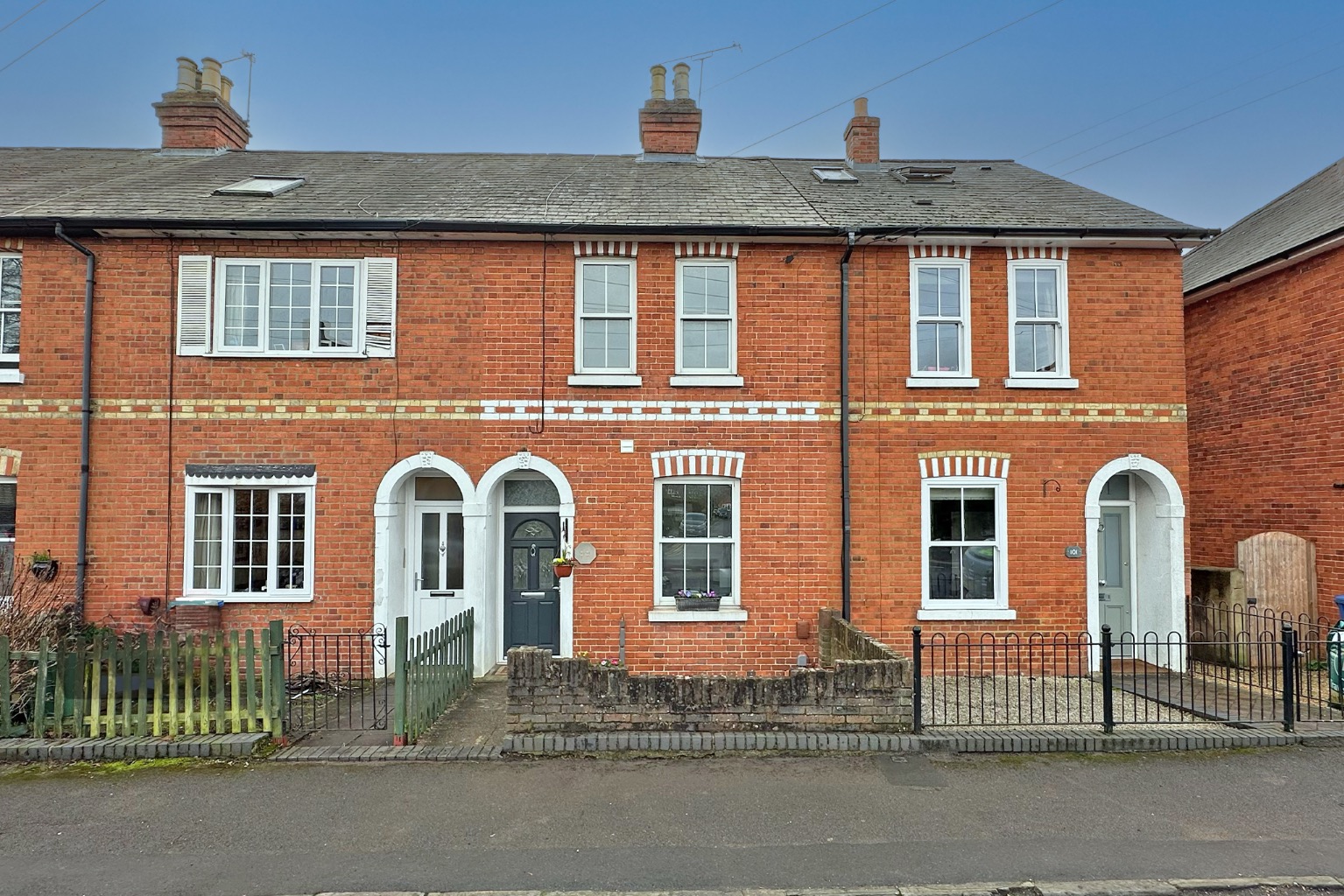 2 bed terraced house for sale in Maidenhead  - Property Image 1