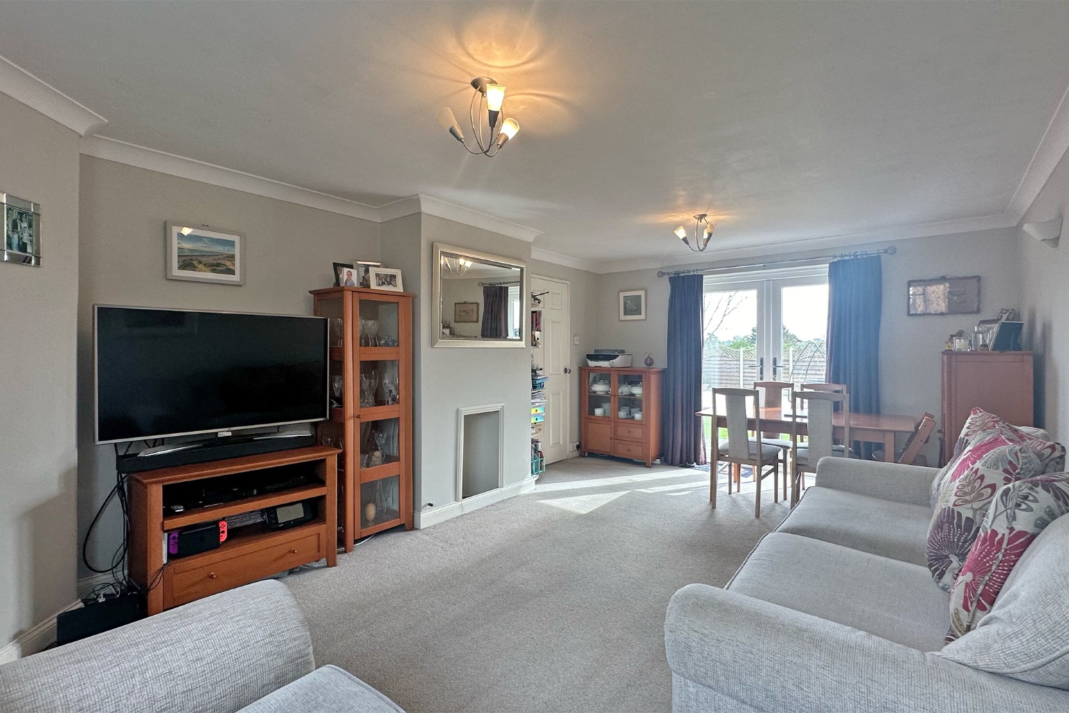 3 bed semi-detached house for sale in Edinburgh Road, Maidenhead  - Property Image 3