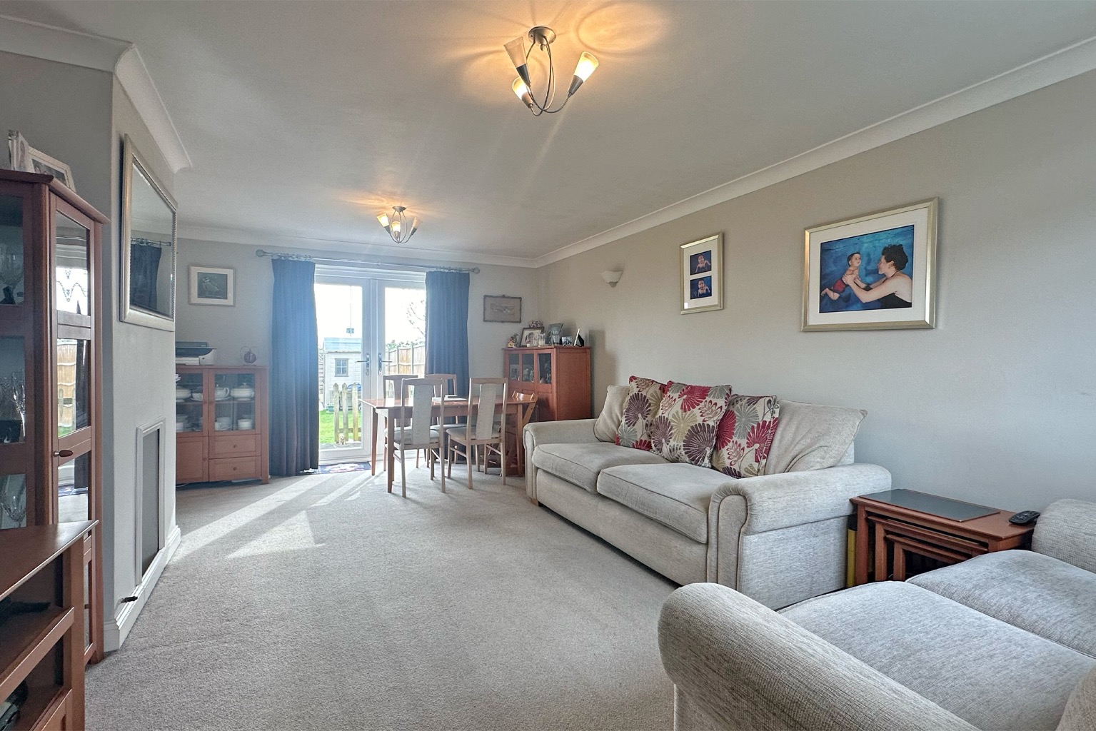 3 bed semi-detached house for sale in Edinburgh Road, Maidenhead  - Property Image 2