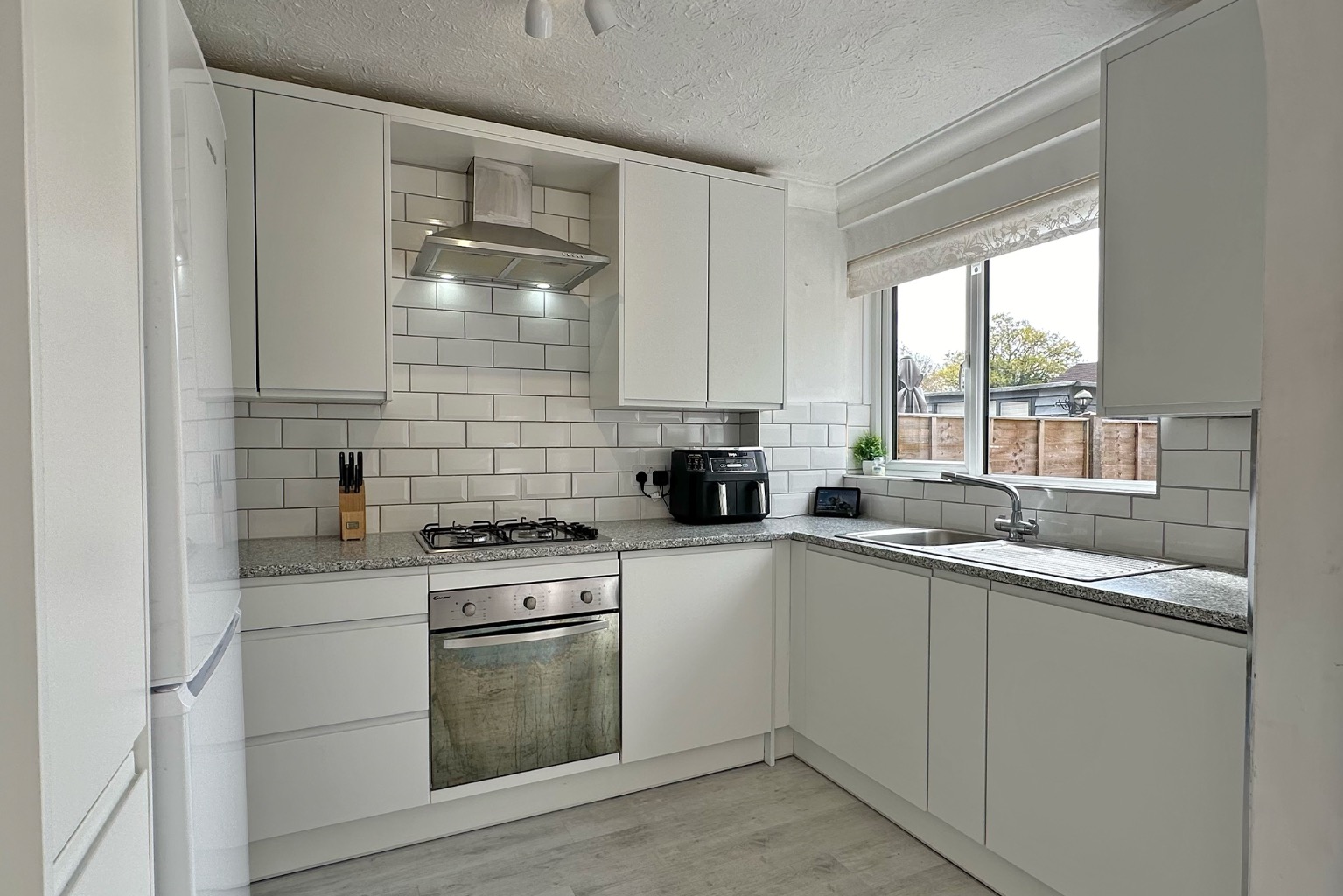 2 bed terraced house for sale in Hambleden Walk, Maidenhead  - Property Image 5