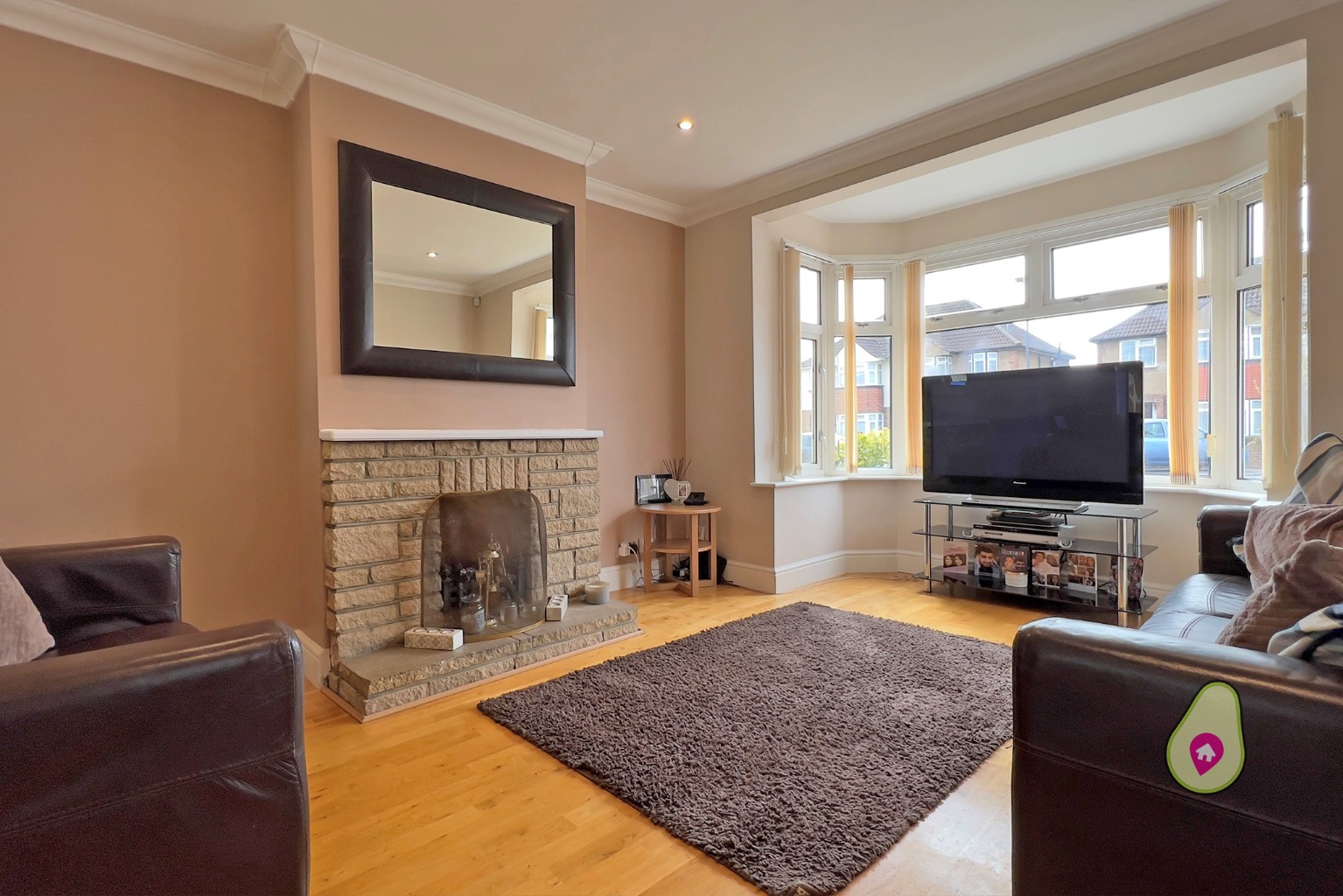 3 bed semi-detached house for sale in Bannister Close, Slough  - Property Image 2