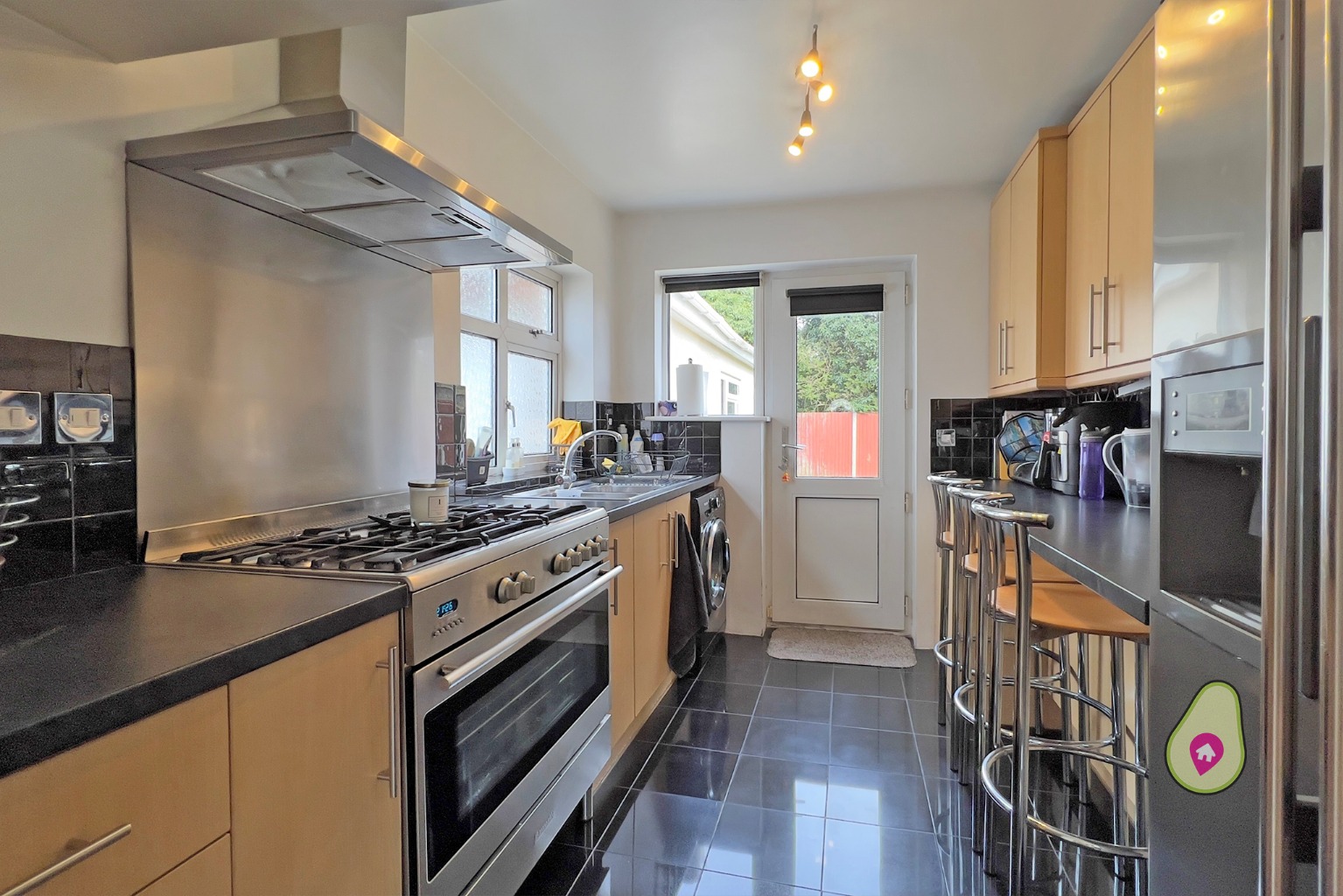 3 bed semi-detached house for sale in Bannister Close, Slough  - Property Image 4
