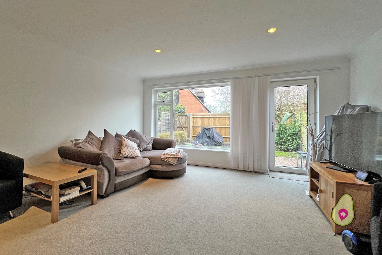 3 bed semi-detached house for sale in Kennedy Drive, Reading  - Property Image 3