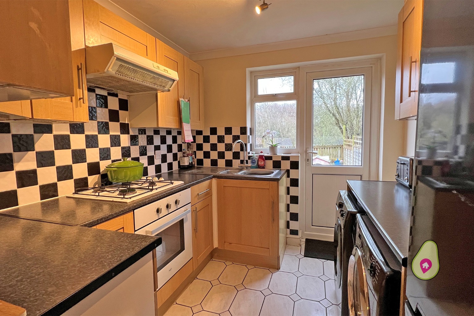 2 bed terraced house for sale in Holkam Close, Reading  - Property Image 4