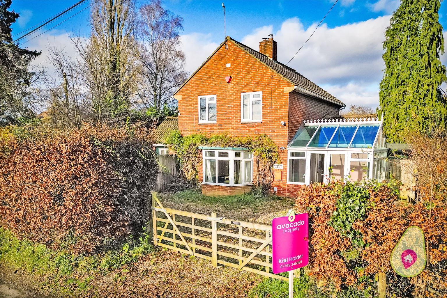 3 bed detached house for sale in Milley Road, Reading  - Property Image 1