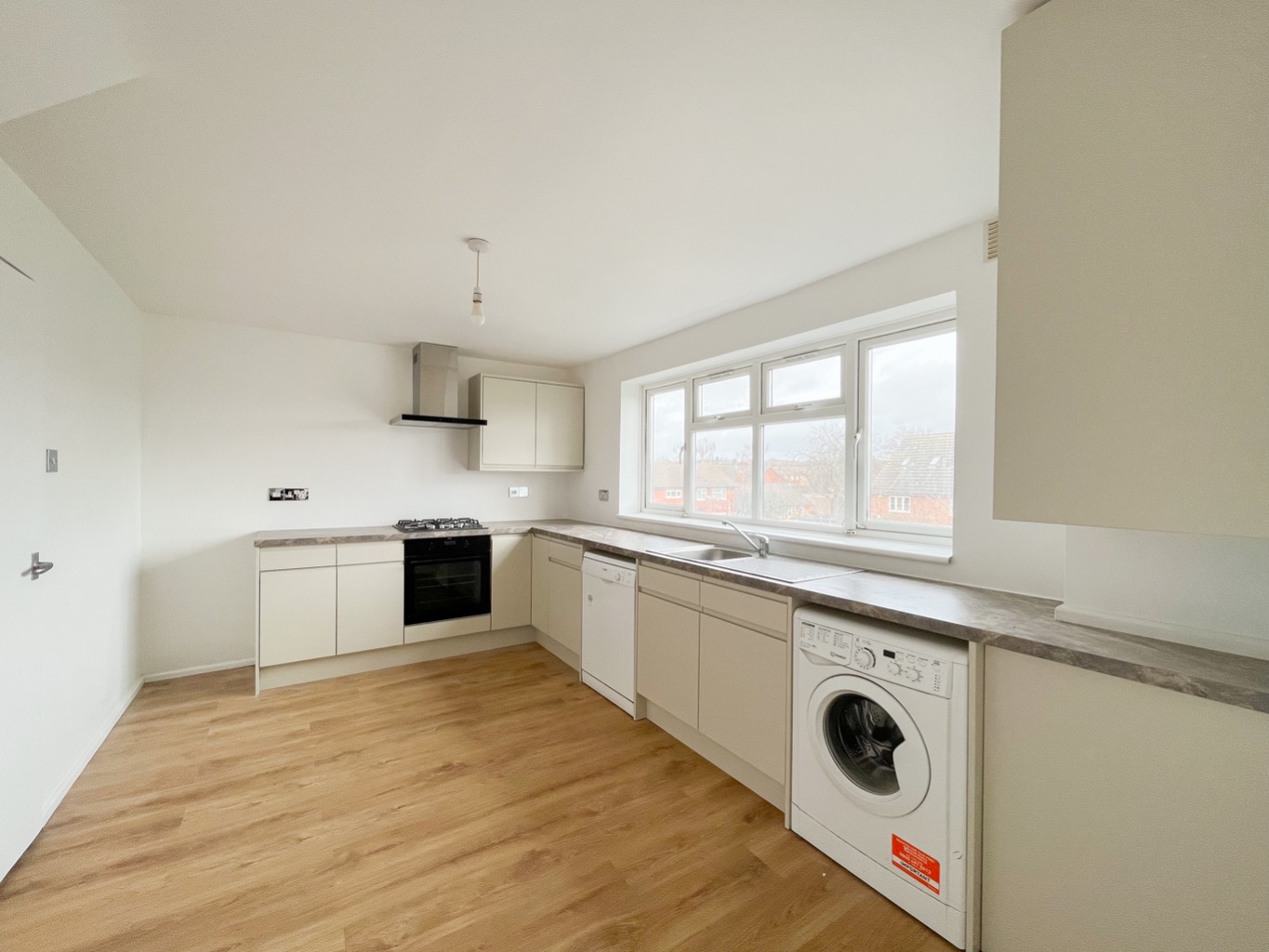 2 bed flat to rent in Southend Close, Stevenage  - Property Image 3