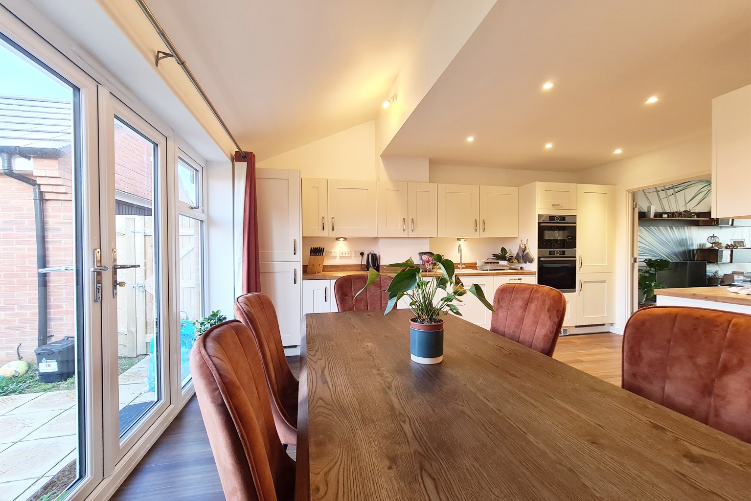 3 bed semi-detached house to rent in Westall Street, Reading  - Property Image 4