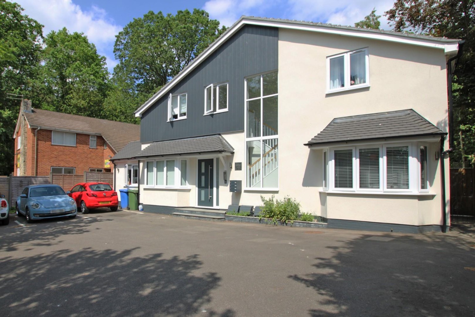 2 bed flat to rent in Pinewood Avenue, Crowthorne  - Property Image 1