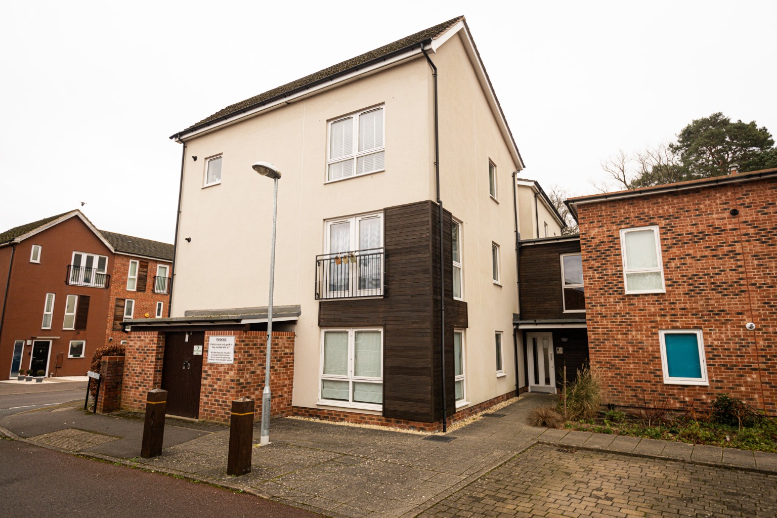 2 bed flat to rent in Hampden Crescent, Bracknell  - Property Image 1
