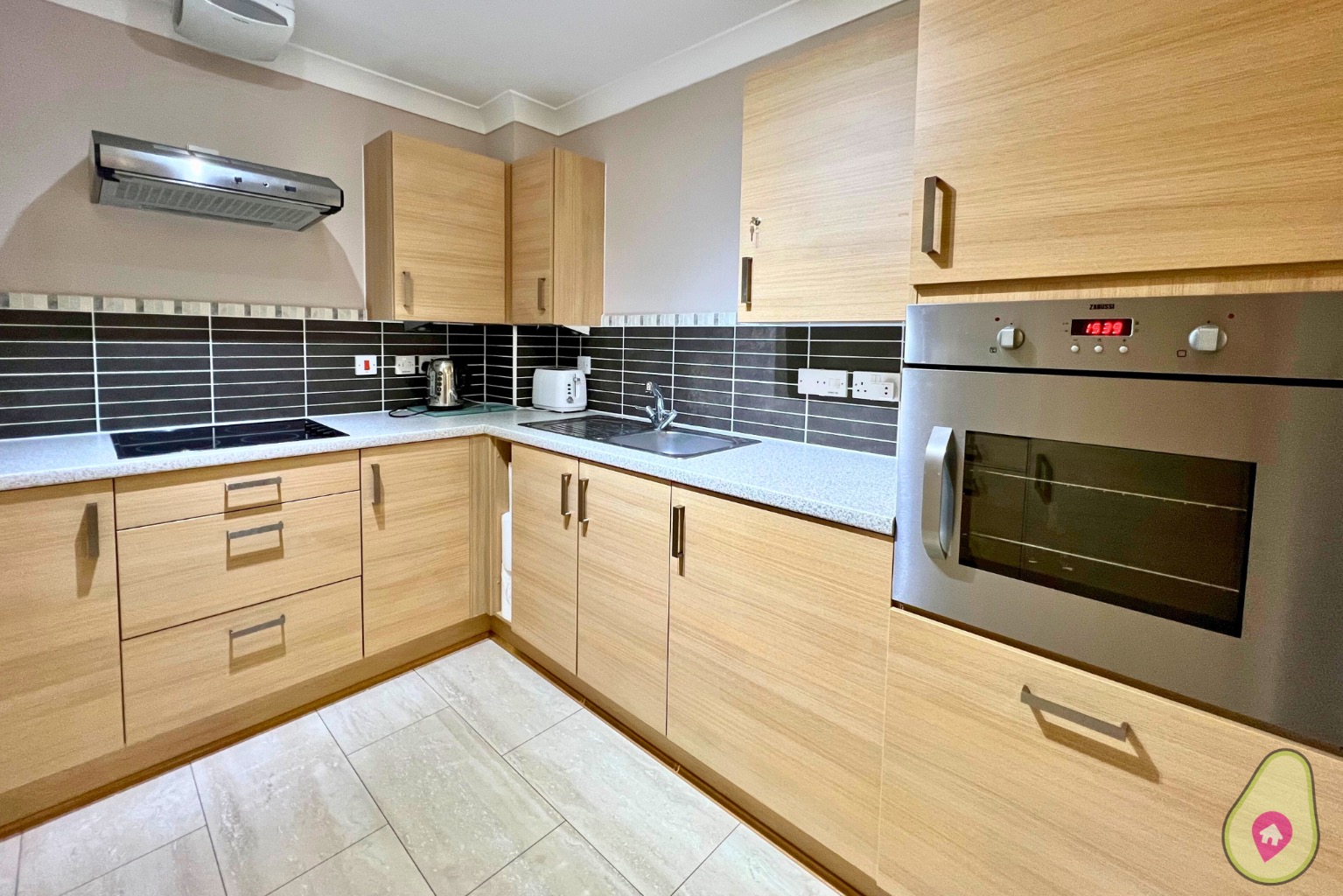 1 bed flat for sale in The Pines, Wexham  - Property Image 3