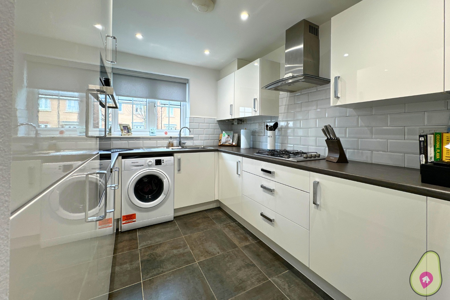 3 bed terraced house for sale in Hambleton Way, Wokingham  - Property Image 3