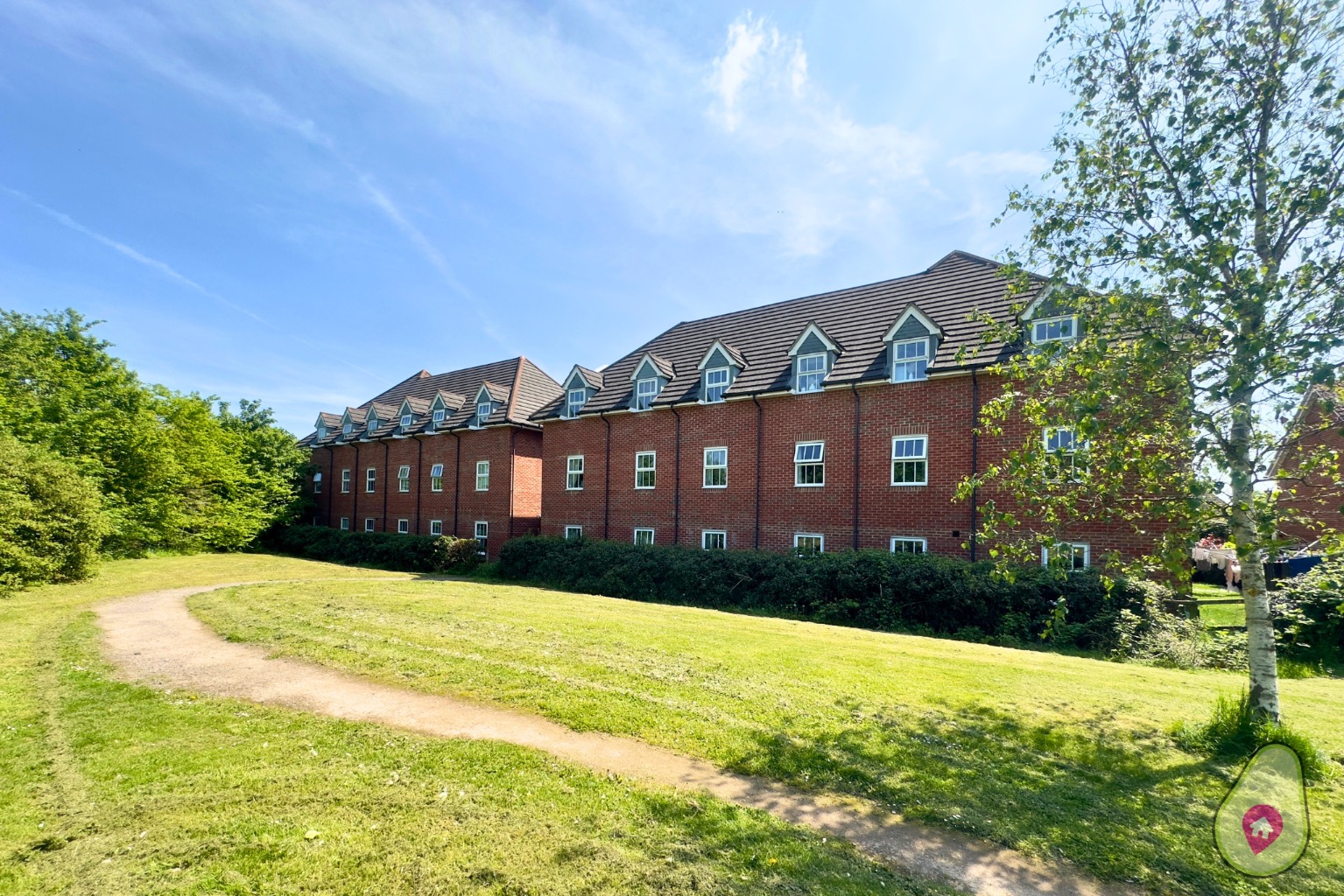 2 bed flat for sale in Monarch Drive, Reading  - Property Image 2