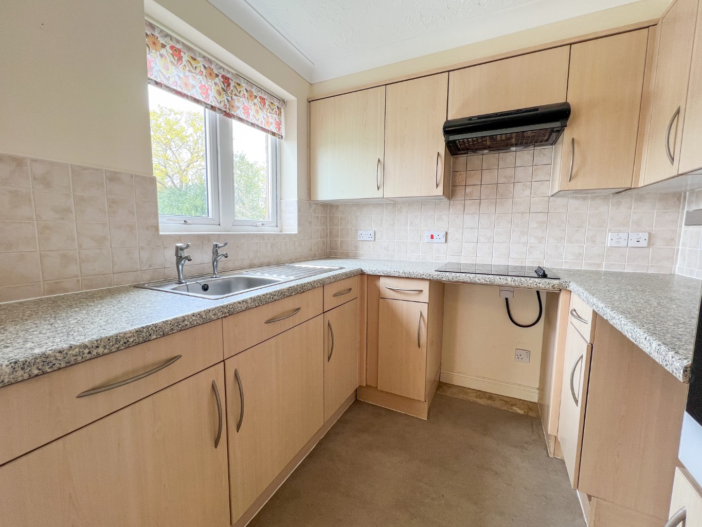 2 bed flat for sale in Lugtrout Lane, West Midlands  - Property Image 5