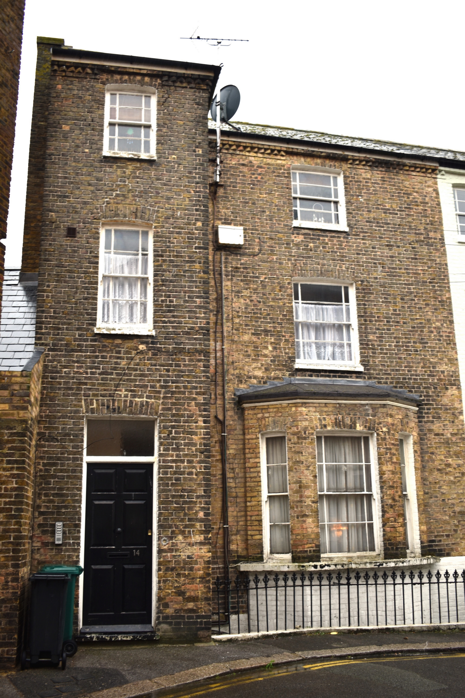 Henderson Setterfield is delighted to bring to the rental market this large second floor one-bedroom flat situated in central Broadstairs. 