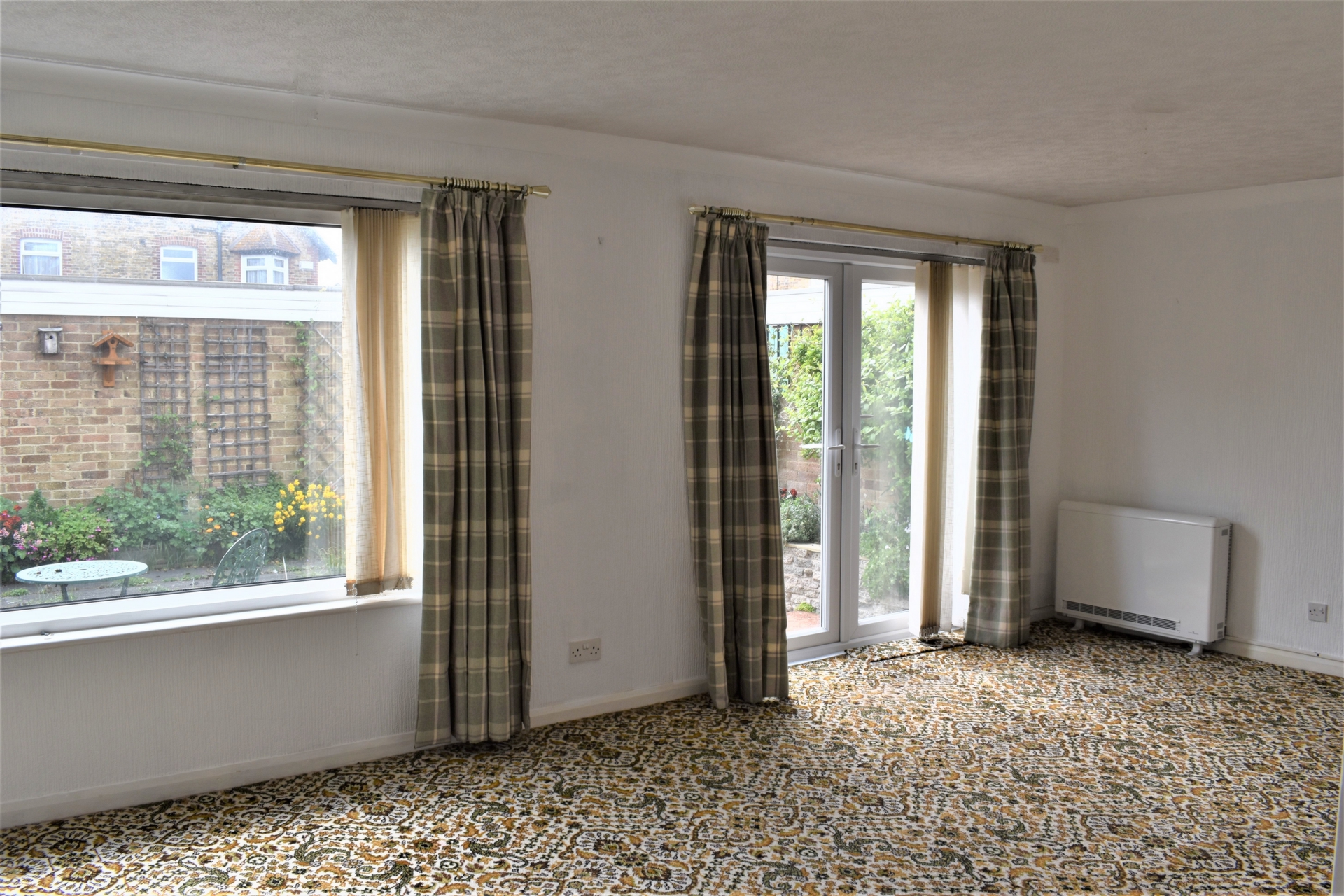 2 bed flat for sale in Rectory Road  - Property Image 2