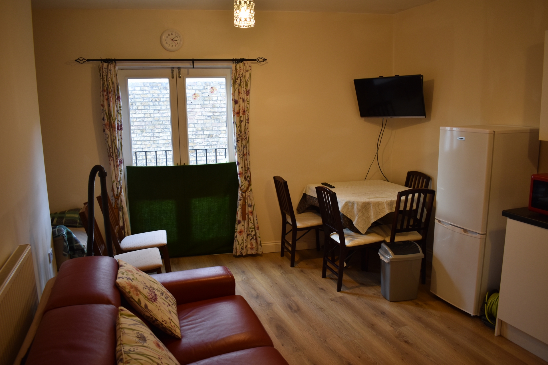 1 bed flat to rent in Albert Court - Property Image 1