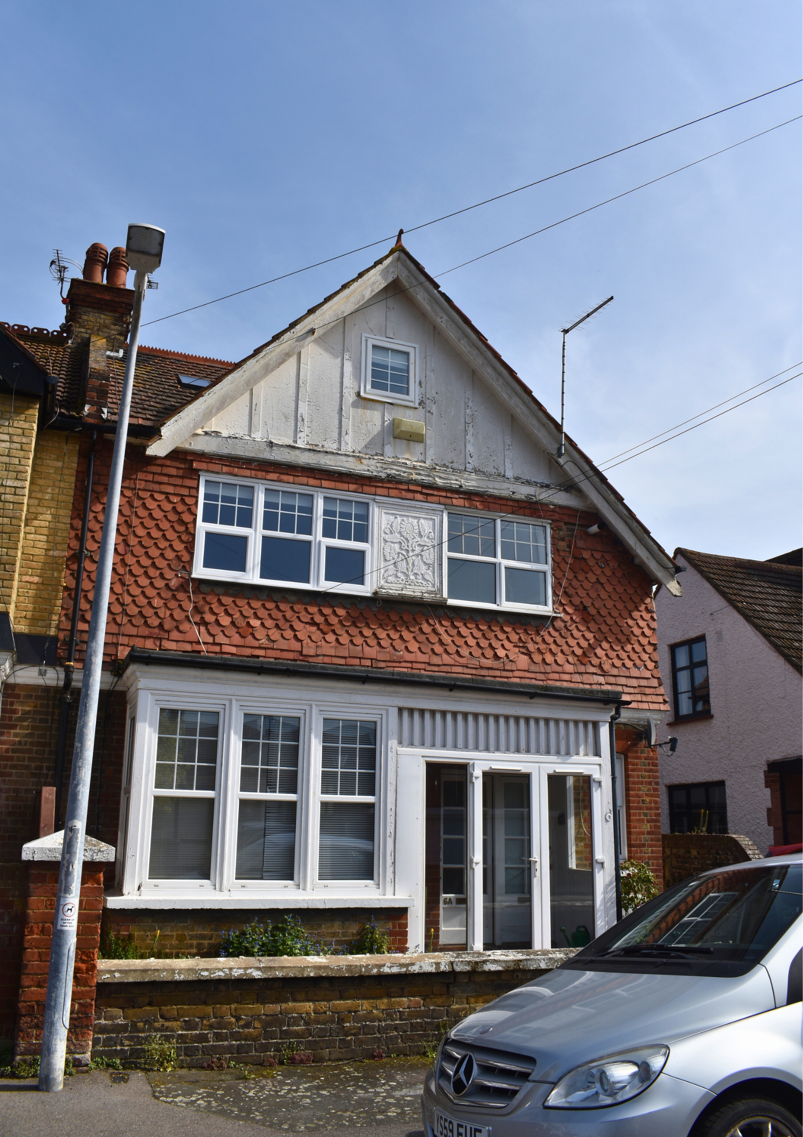 Henderson Setterfield are delighted to offer this 3/4-bedroom maisonette located in the heart of Broadstairs. 